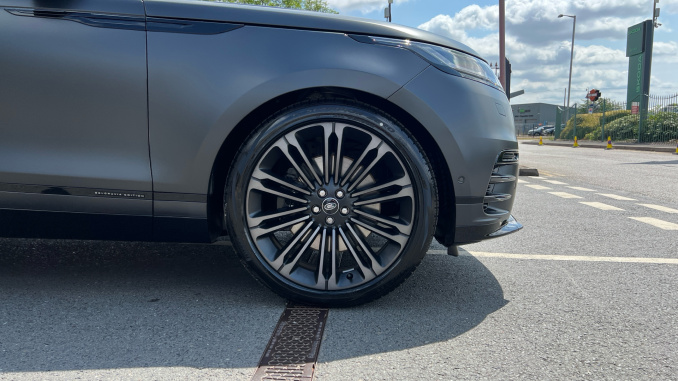 Land Rover Range Rover Velar 3.0 D300 MHEV Belgravia Edition 5dr Auto Diesel Estate - Image 8